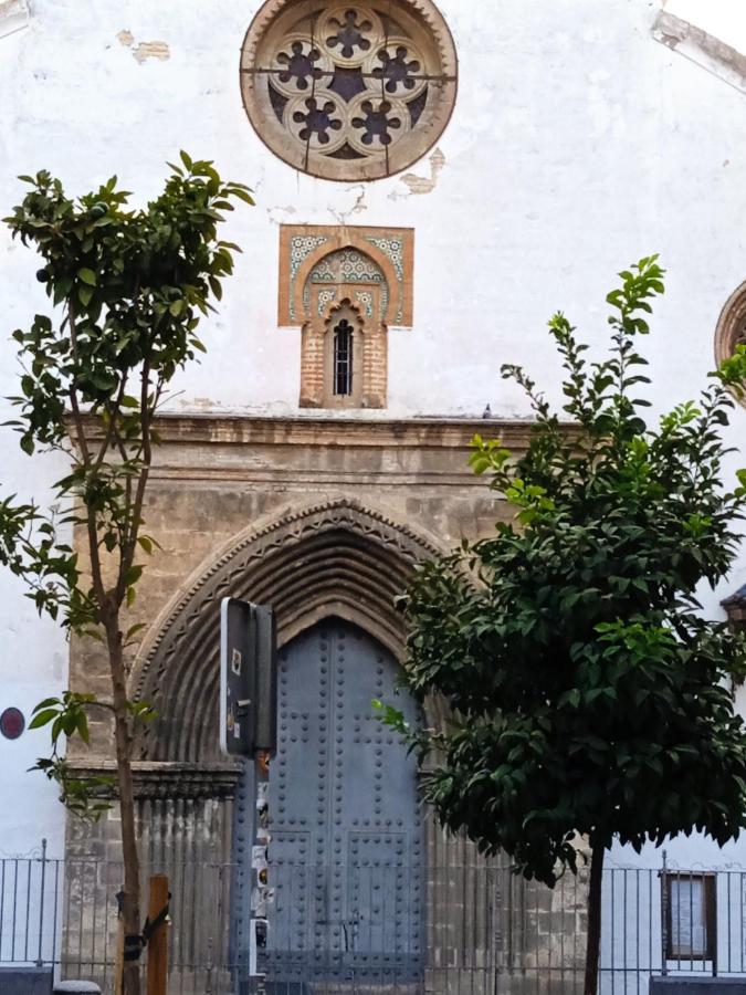 Apartamento Casco Antiguo Exterior Unico En Segunda Planta En Un Edificio De De Dos Plantas Seville Exterior photo